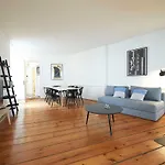 Rosengarden 8, 1 Sal